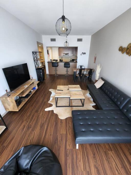 Cozy 1Br In Iconic Tower Apartment Абу Даби Екстериор снимка