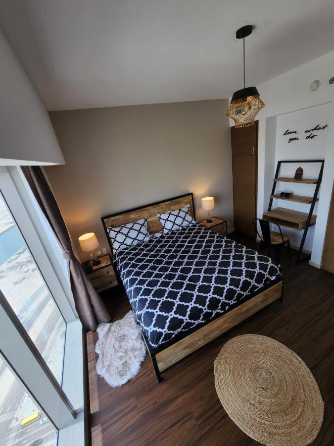 Cozy 1Br In Iconic Tower Apartment Абу Даби Екстериор снимка