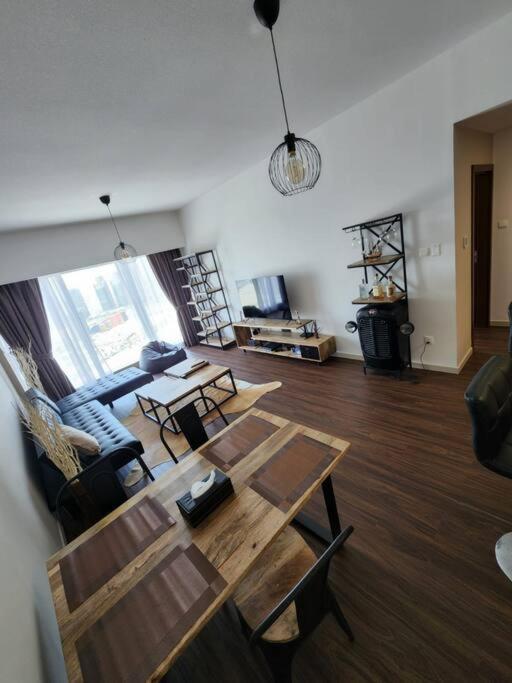 Cozy 1Br In Iconic Tower Apartment Абу Даби Екстериор снимка