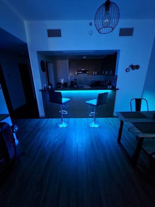 Cozy 1Br In Iconic Tower Apartment Абу Даби Екстериор снимка