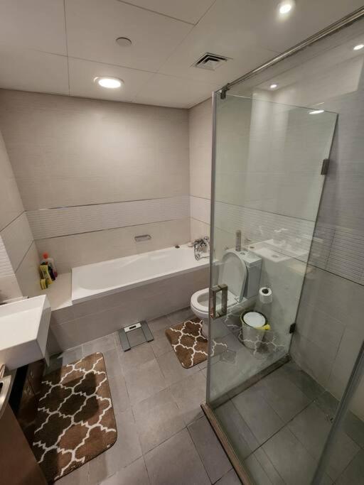 Cozy 1Br In Iconic Tower Apartment Абу Даби Екстериор снимка